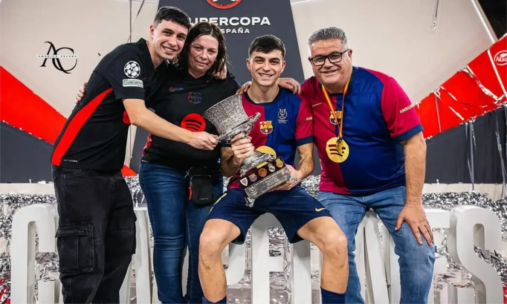 Pedri spending time with his family