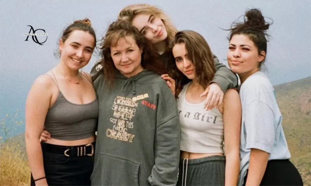 Sabrina Carpenter mom and his sisters